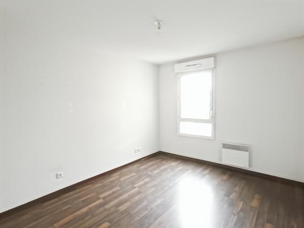 Appartement
         3 pièces
        - 64 m² 130 000 € *