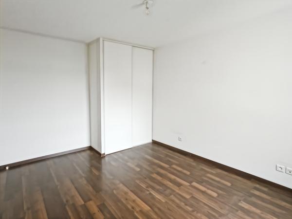 Appartement
         3 pièces
        - 64 m² 130 000 € *