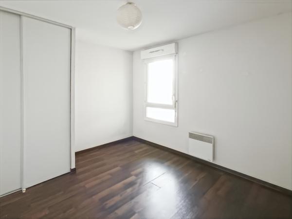 Appartement
         3 pièces
        - 64 m² 130 000 € *