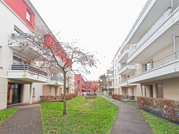 Appartement
         3 pièces
        - 64 m² 130 000 € *