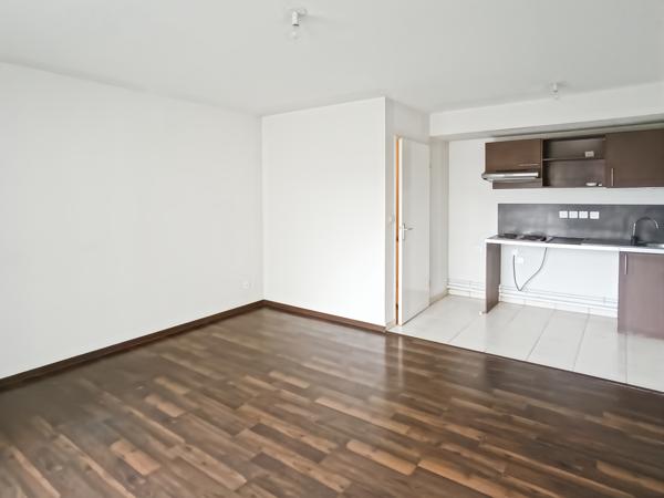 Appartement
         3 pièces
        - 64 m² 130 000 € *