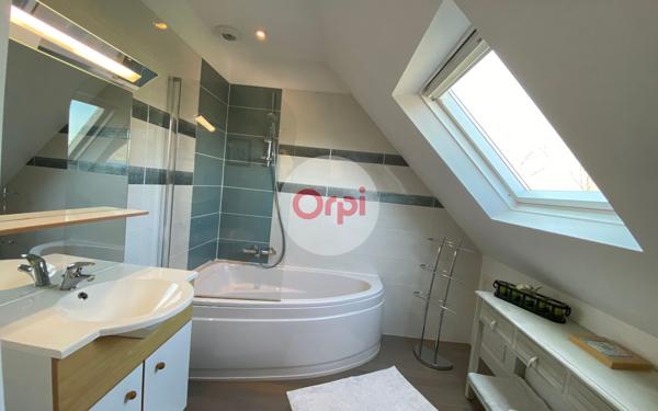 Maison à vendre    6 pièces •  Theix