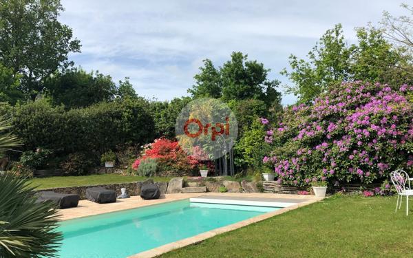 Maison à vendre    6 pièces •  Theix