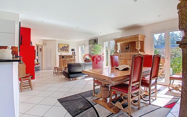 Maison à vendre    6 pièces •  Theix