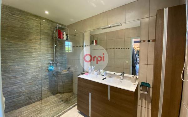 Maison à vendre    6 pièces •  Theix