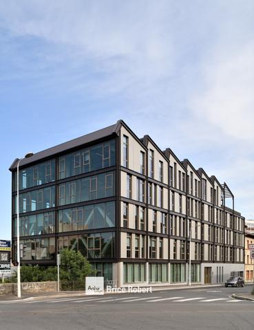 Bureaux à louer avec terrasses à Lyon 9ème dans immeuble moderne