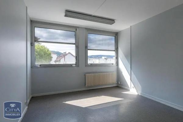 Location local commercial 78m²