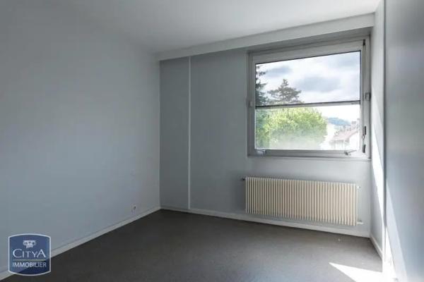 Location local commercial 78m²