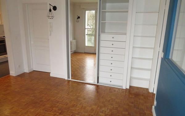 Appartement à louer    1 pièce •  Sèvres