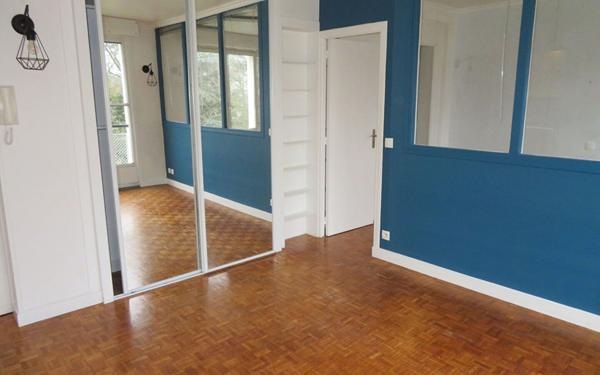 Appartement à louer    1 pièce •  Sèvres