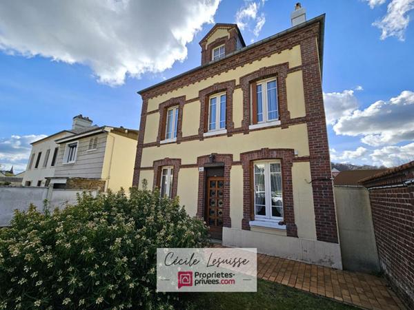 Maison proche du centre-ville avec grand terrain
