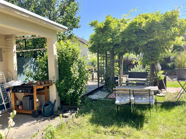T3 DANS PETITE MAISON VILLE - JARDIN - CAVE