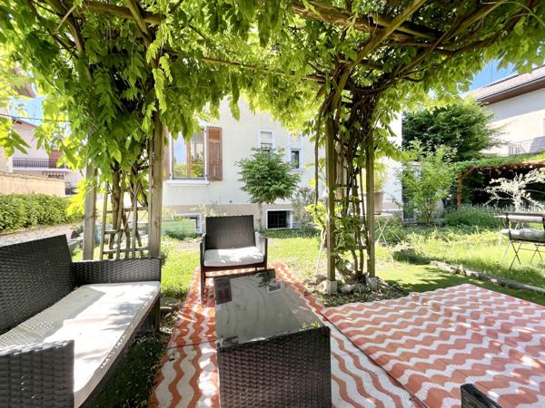 T3 DANS PETITE MAISON VILLE - JARDIN - CAVE