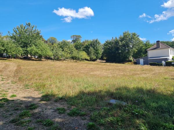 Terrain constructible de 966 M² à Roullours à trois minutes de Vire