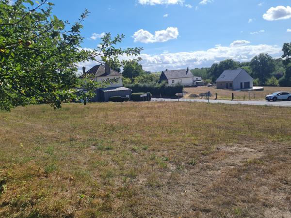 Terrain constructible de 966 M² à Roullours à trois minutes de Vire