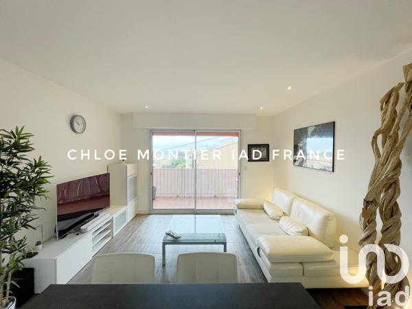 Appartement 3 pièces de 74 m² à Carqueiranne (83320)