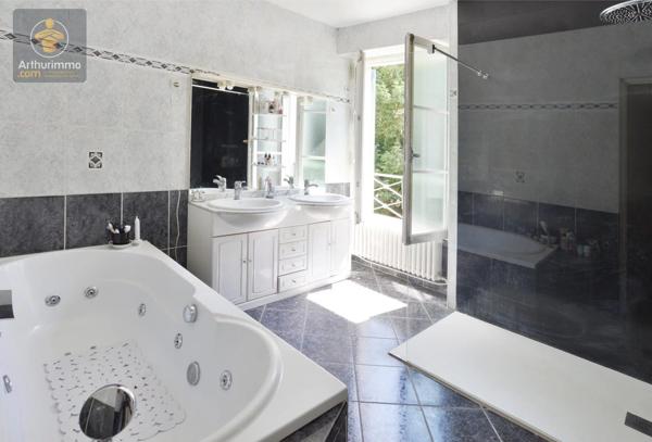 Vente Maison 10 pièces 333 m2 à Mandres-les-Roses