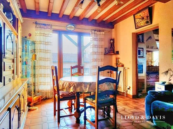 Maison individuelle 146 m² (125 m² habitables) – Vue dégagée, quartier calme, prestations soignées