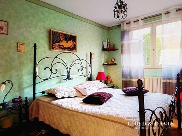 Maison individuelle 146 m² (125 m² habitables) – Vue dégagée, quartier calme, prestations soignées