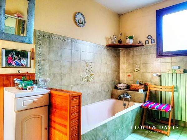 Maison individuelle 146 m² (125 m² habitables) – Vue dégagée, quartier calme, prestations soignées