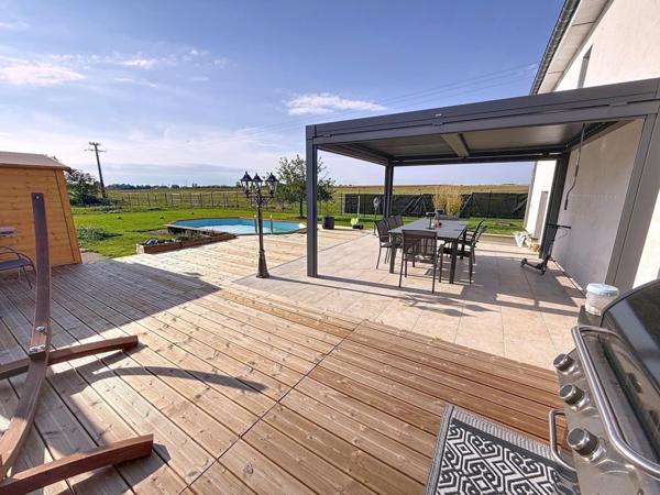 À vendre – Maison familiale rénovée avec piscine, balcon et dépendance – Sainte-Barbe (57640)