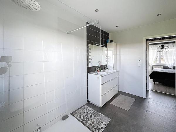 À vendre – Maison familiale rénovée avec piscine, balcon et dépendance – Sainte-Barbe (57640)