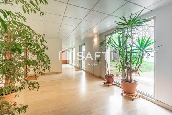 RUE DE MONTREUIL : Superbe appartement-4 chambres