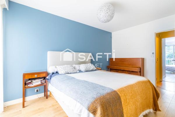 RUE DE MONTREUIL : Superbe appartement-4 chambres