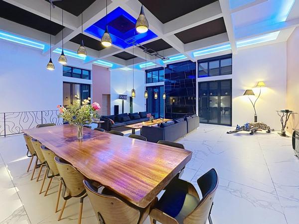 Propriété hors norme au style contemporain