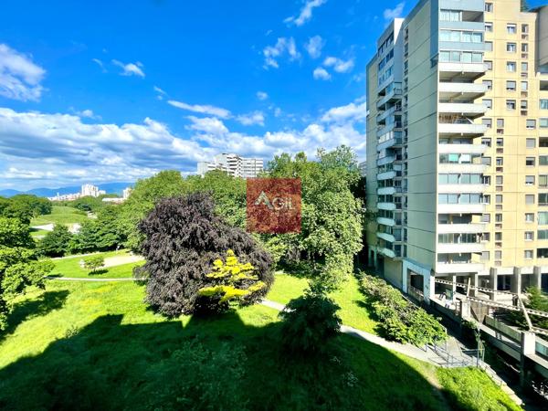 GRENOBLE - Avenue de Constantine : T4 au 4ème étage avec balcons et cave.