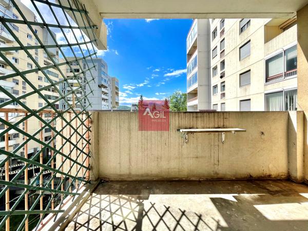 GRENOBLE - Avenue de Constantine : T4 au 4ème étage avec balcons et cave.