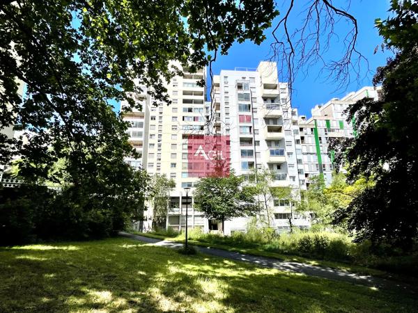 GRENOBLE - Avenue de Constantine : T4 au 4ème étage avec balcons et cave.