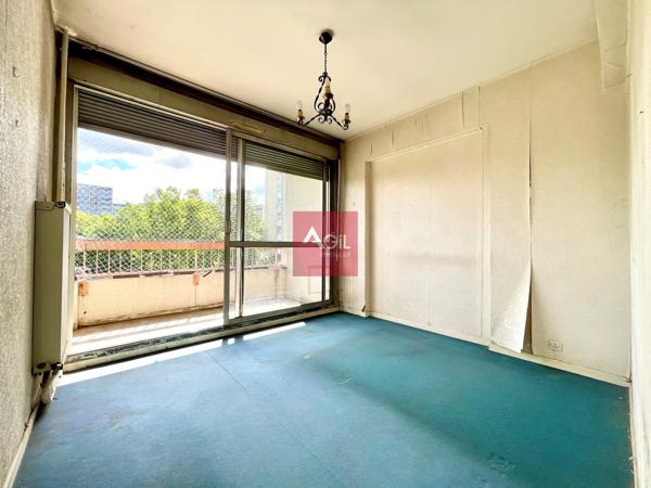 GRENOBLE - Avenue de Constantine : T4 au 4ème étage avec balcons et cave.