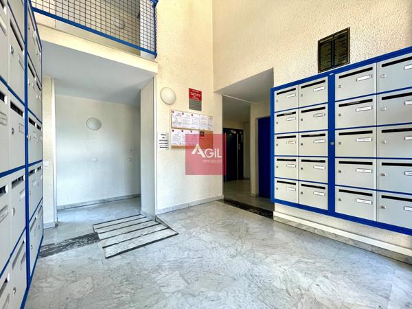 GRENOBLE - Avenue de Constantine : T4 au 4ème étage avec balcons et cave.