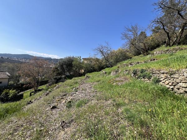 Terrain constructible 785 m² – Vue panoramique – Permis accordé