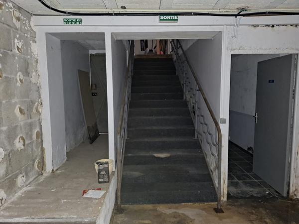 LOFT POTENTIEL EXCEPTIONNEL : Plateau de 460 m²  sur sous-sol