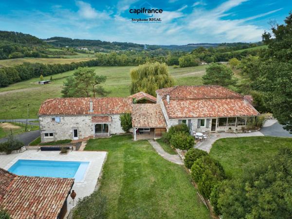 Propriete à vendre 12 pièces FOULAYRONNES (47) Maison de 315 m2 + gîte sur terrain clos de 8,7ha.