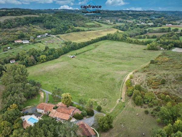Propriete à vendre 12 pièces FOULAYRONNES (47) Maison de 315 m2 + gîte sur terrain clos de 8,7ha.