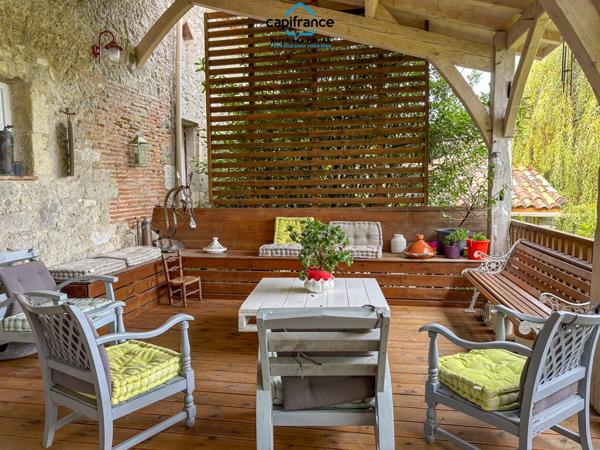 Propriete à vendre 12 pièces FOULAYRONNES (47) Maison de 315 m2 + gîte sur terrain clos de 8,7ha.