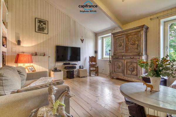 Propriete à vendre 12 pièces FOULAYRONNES (47) Maison de 315 m2 + gîte sur terrain clos de 8,7ha.