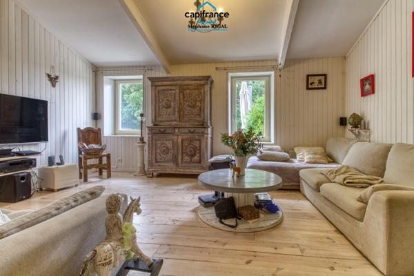 Propriete à vendre 12 pièces FOULAYRONNES (47) Maison de 315 m2 + gîte sur terrain clos de 8,7ha.