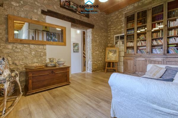 Propriete à vendre 12 pièces FOULAYRONNES (47) Maison de 315 m2 + gîte sur terrain clos de 8,7ha.