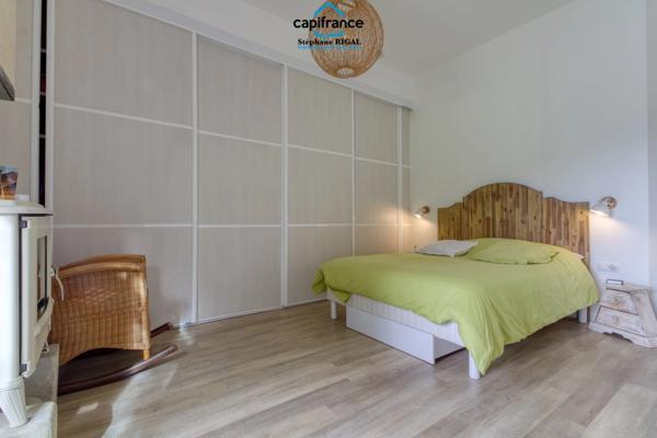 Propriete à vendre 12 pièces FOULAYRONNES (47) Maison de 315 m2 + gîte sur terrain clos de 8,7ha.