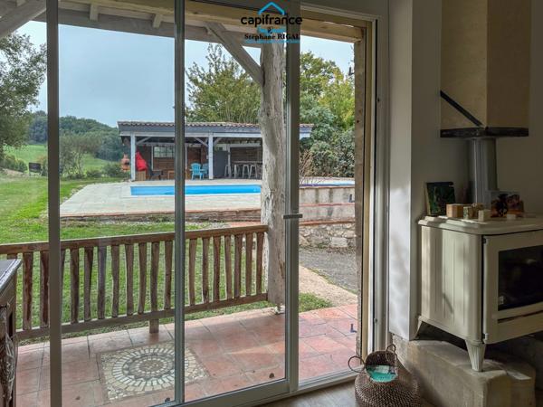 Propriete à vendre 12 pièces FOULAYRONNES (47) Maison de 315 m2 + gîte sur terrain clos de 8,7ha.