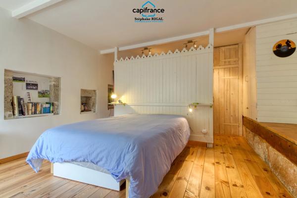 Propriete à vendre 12 pièces FOULAYRONNES (47) Maison de 315 m2 + gîte sur terrain clos de 8,7ha.