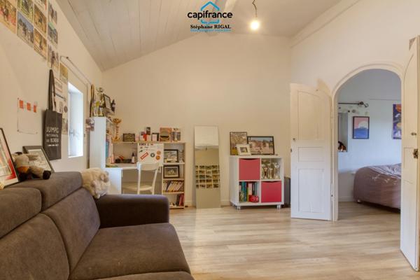 Propriete à vendre 12 pièces FOULAYRONNES (47) Maison de 315 m2 + gîte sur terrain clos de 8,7ha.