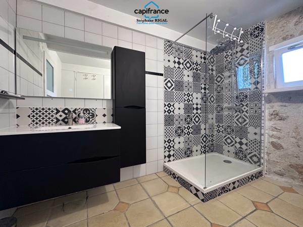 Propriete à vendre 12 pièces FOULAYRONNES (47) Maison de 315 m2 + gîte sur terrain clos de 8,7ha.