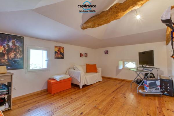 Propriete à vendre 12 pièces FOULAYRONNES (47) Maison de 315 m2 + gîte sur terrain clos de 8,7ha.