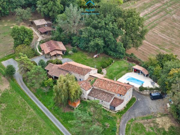 Propriete à vendre 12 pièces FOULAYRONNES (47) Maison de 315 m2 + gîte sur terrain clos de 8,7ha.