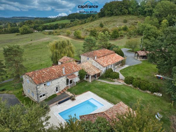 Propriete à vendre 12 pièces FOULAYRONNES (47) Maison de 315 m2 + gîte sur terrain clos de 8,7ha.